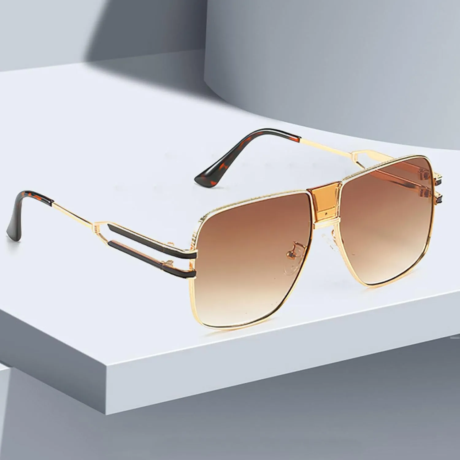 Fashionable High-end Oval Shaped Sunglasses for Women with Unique Golden Frame Delicate