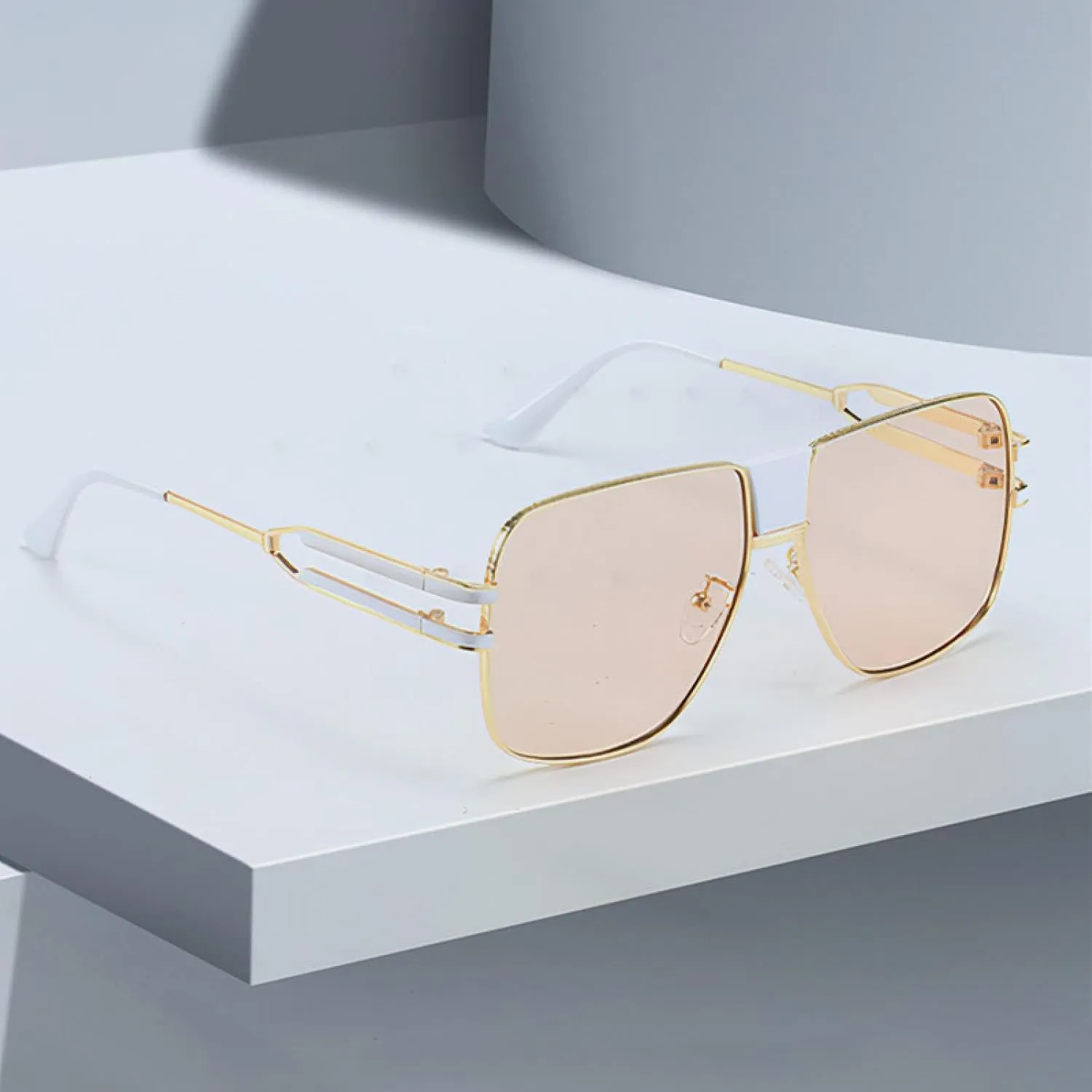 Fashionable High-end Oval Shaped Sunglasses for Women with Unique Golden Frame Delicate