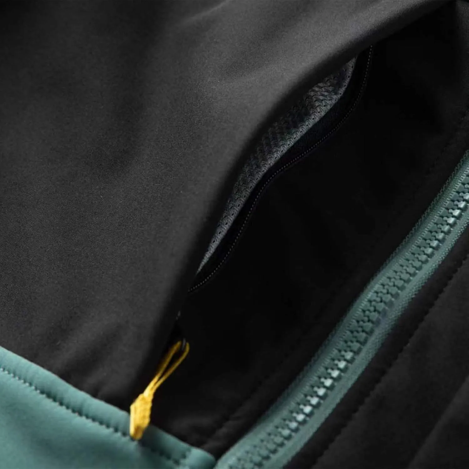 Men's Windproof Ski Jacket Warm Winter Snow Coat Mountain Waterproof Hooded Raincoat Color Block Lightweight Hiking Jackets